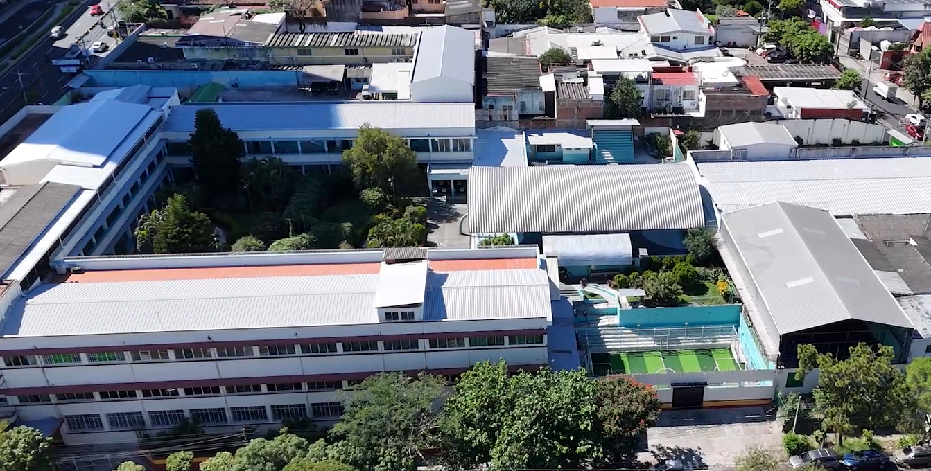 Comunidad educativa del Colegio La Sagrada Familia